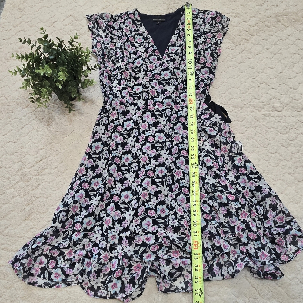 Banana Republic Navy-Blue Floral Faux-Wrap Ruffle Short Sleeve Dress, Size 6 - Picture 5 of 9
